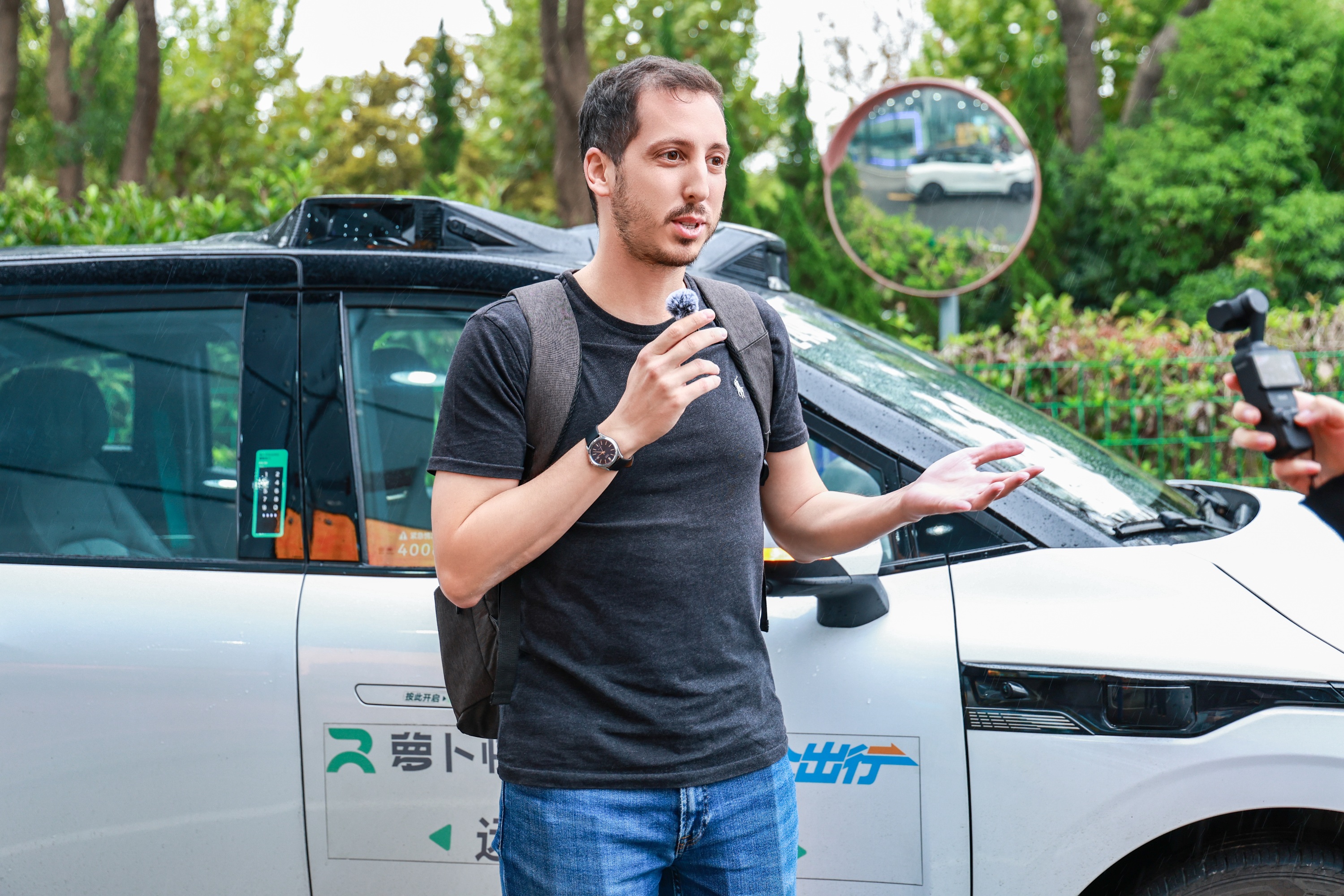 1764814464959508.jpg 希臘學員體驗無人自動駕駛(1).JPG